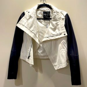 Gorgeous contemporary Veda jacket. Size S